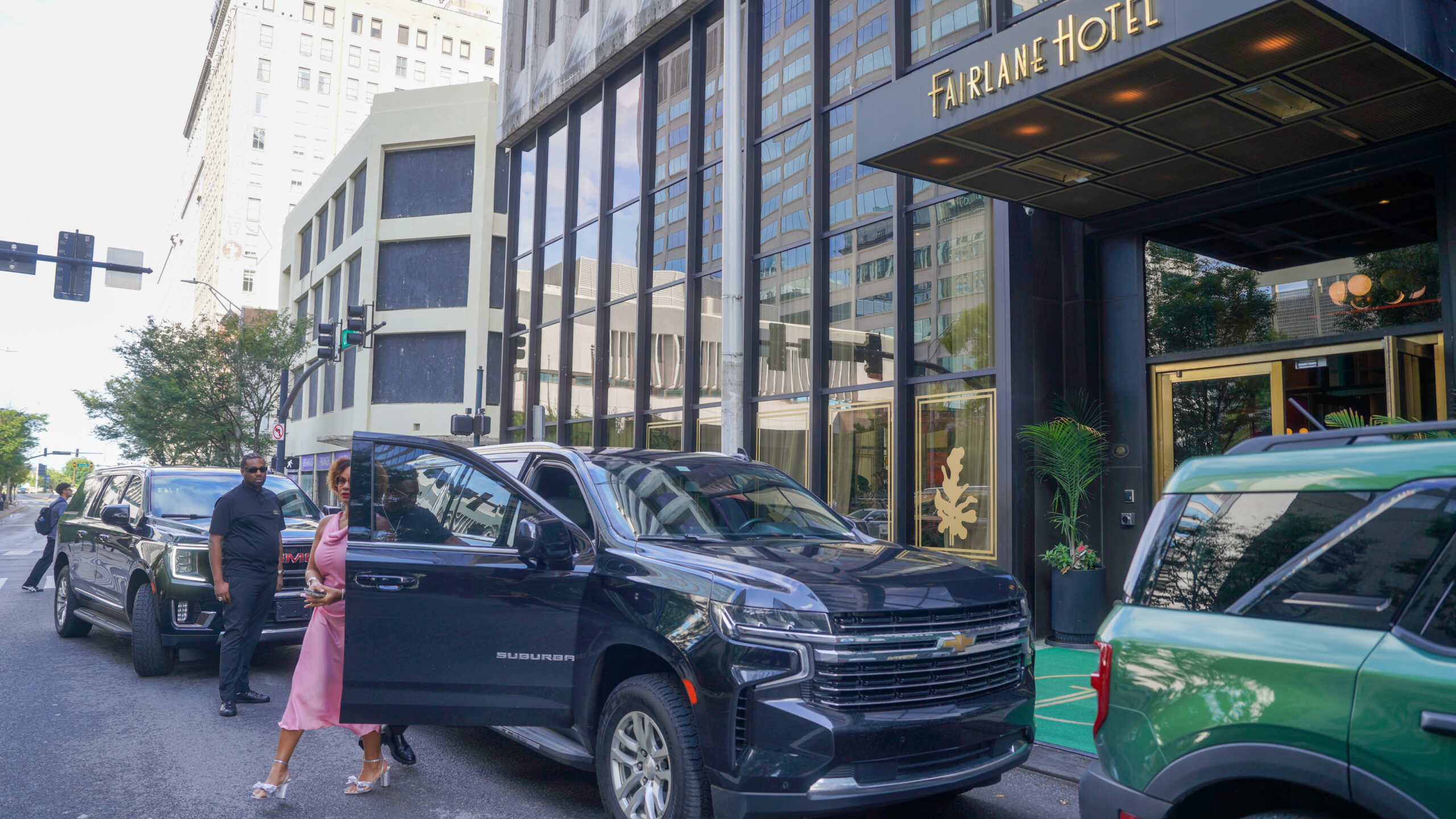 Elite Ride TN vehicle outside the Fairlane Hotel in Nashville